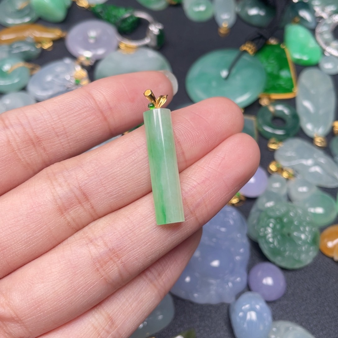 翡翠颈饰18K金镶嵌翡翠