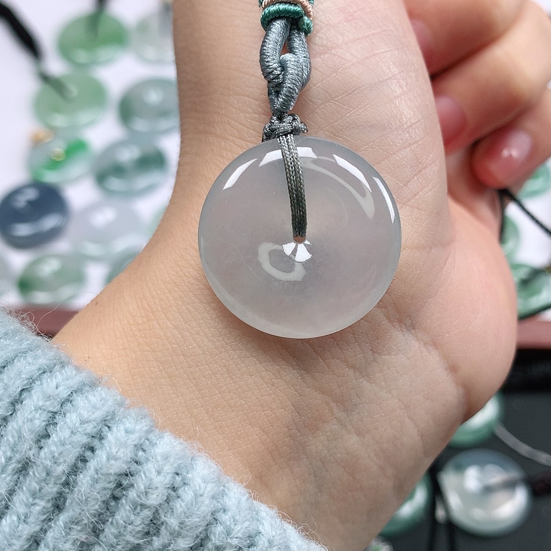 翡翠颈饰未镶嵌平安