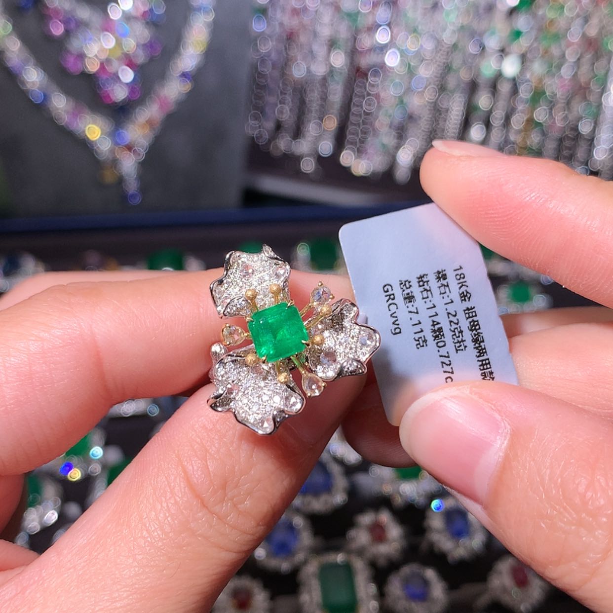 【闪购商品】祖母绿戒指18K金镶嵌