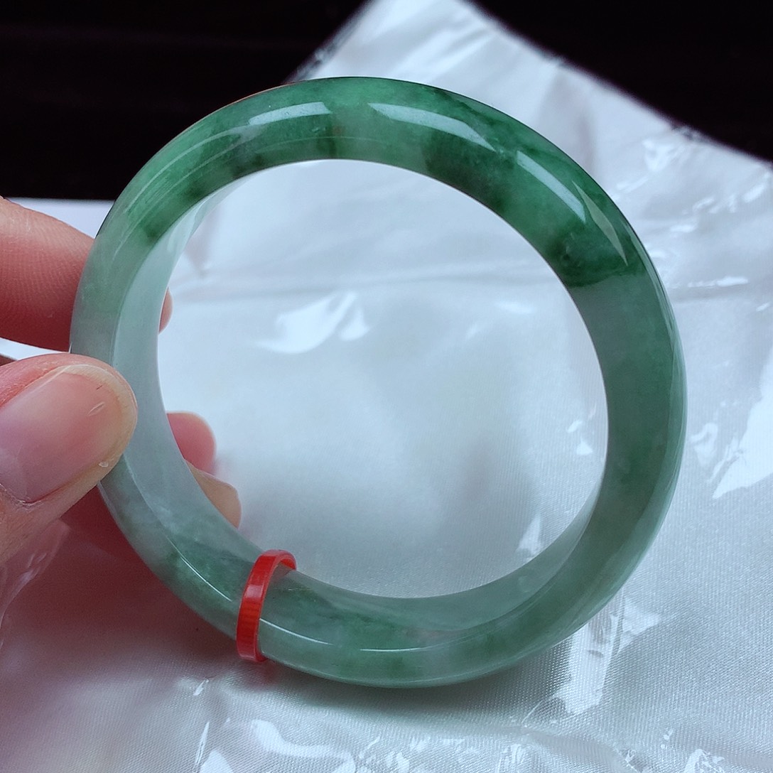 翡翠手镯未镶嵌56圈