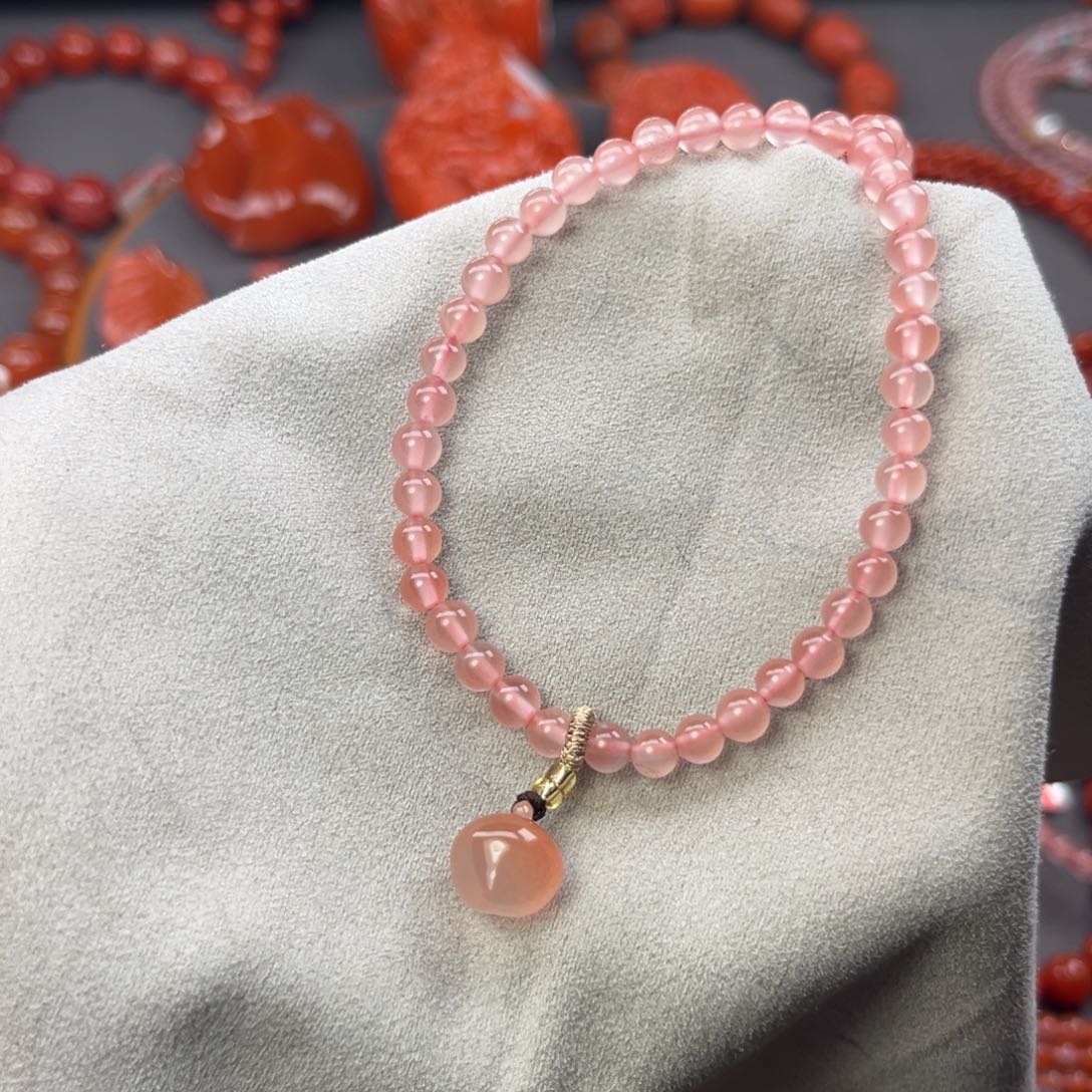 妥***猪南红玛瑙未镶嵌手链