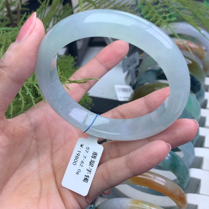 翡翠手镯未镶嵌天然翡翠手镯