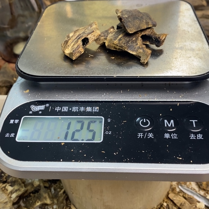 沉香碎屑沉香原材料