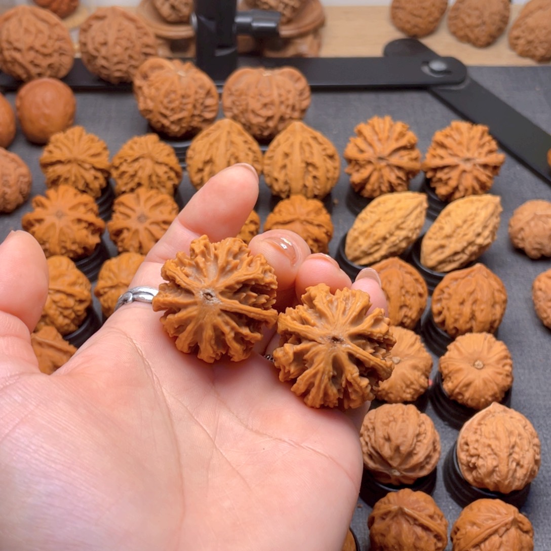 幸***财核桃文玩把件粗筋灯笼