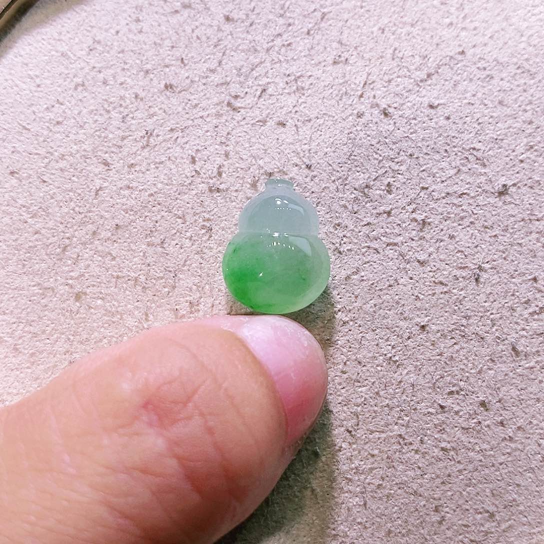 【闪购商品】翡翠挂件未镶嵌裸石