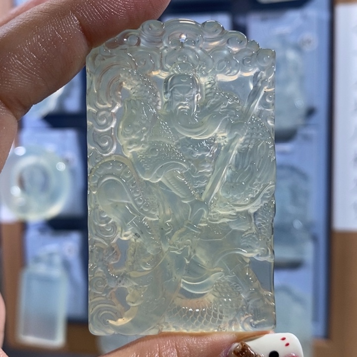 大***虫岫玉未镶嵌颈饰吊坠