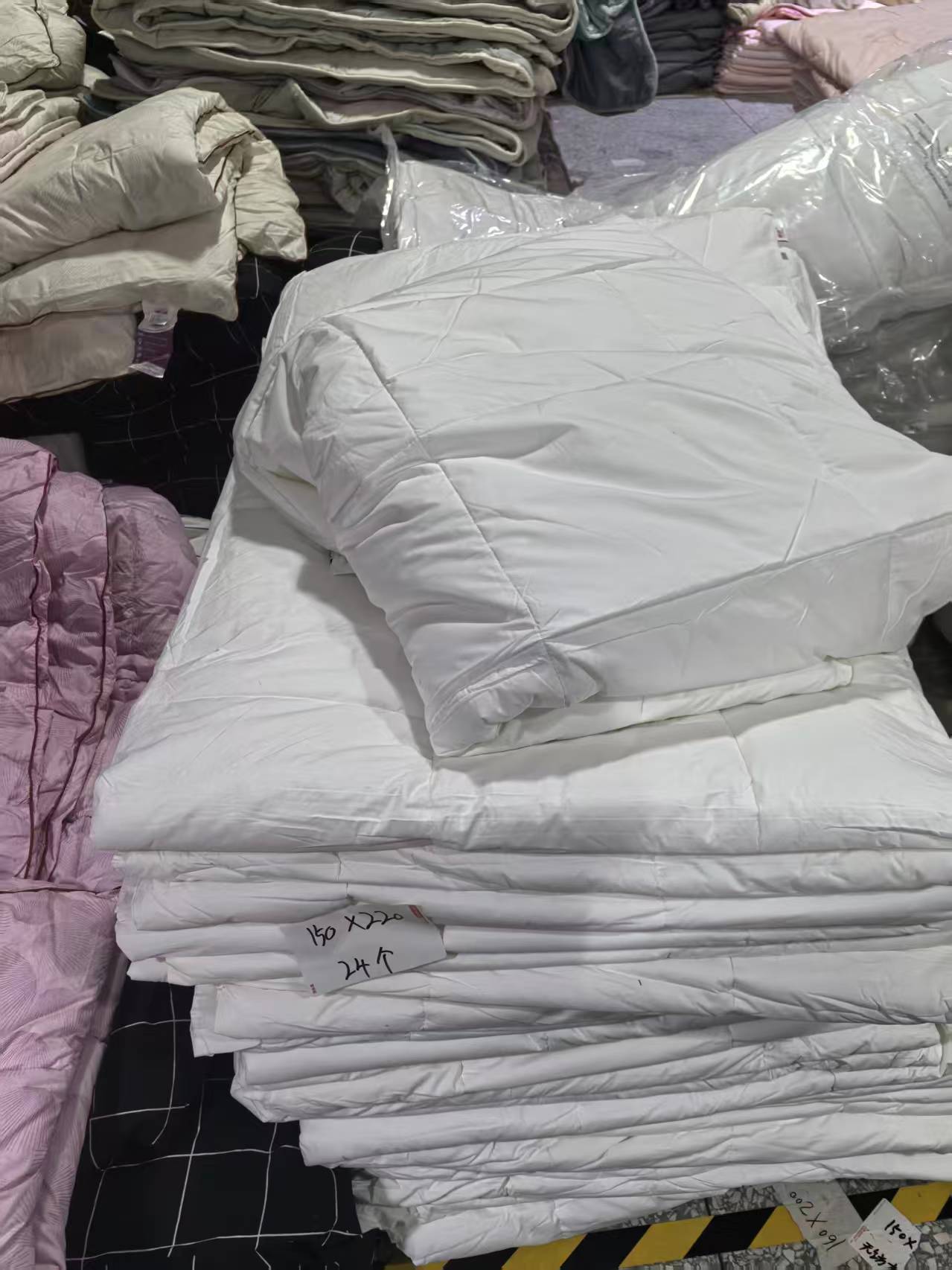 《厚广家》3楼150×220白色双面全棉高支棉羽丝绒薄被 发1张3.6斤
