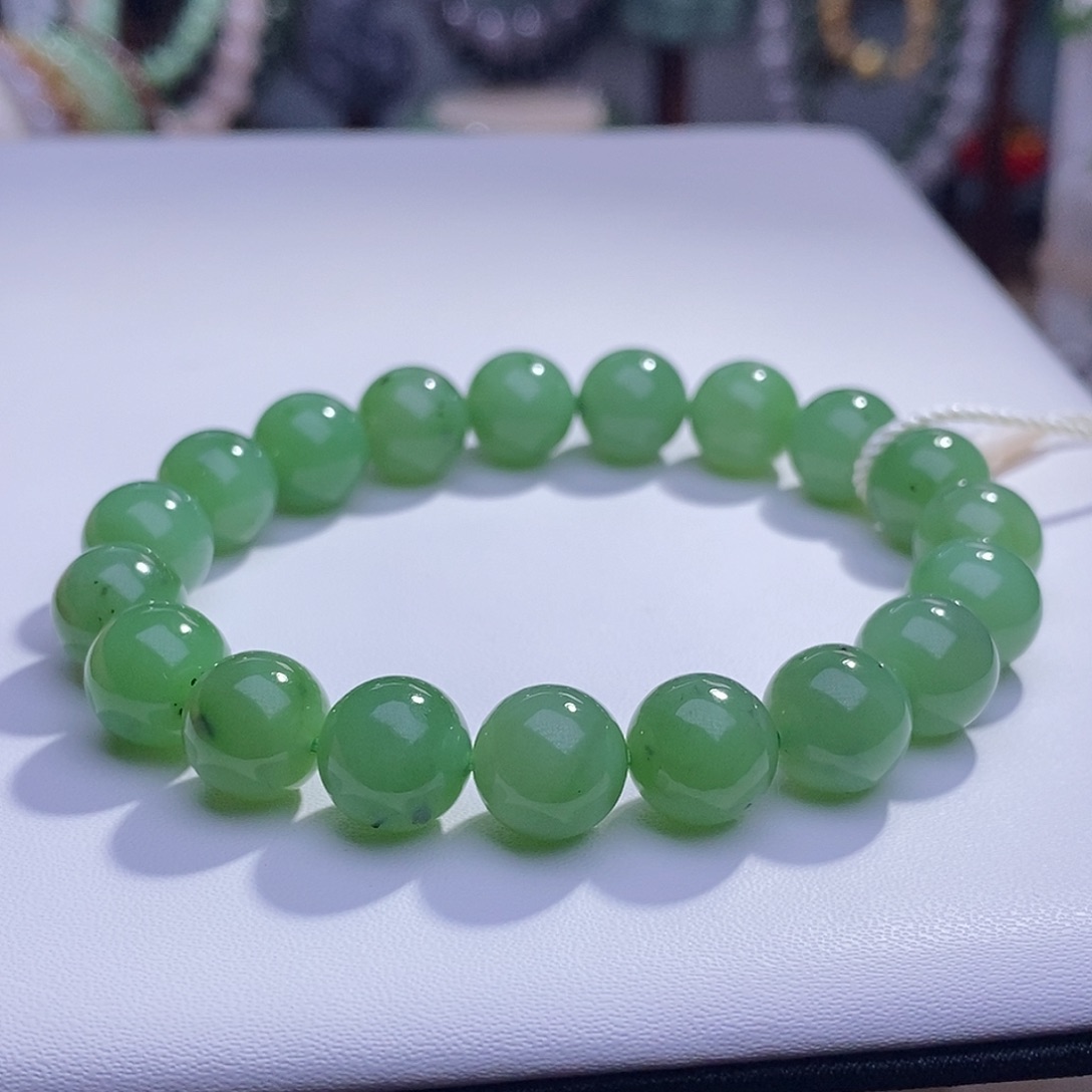 和田玉清货价乌兰海苹果绿手链10m未镶嵌