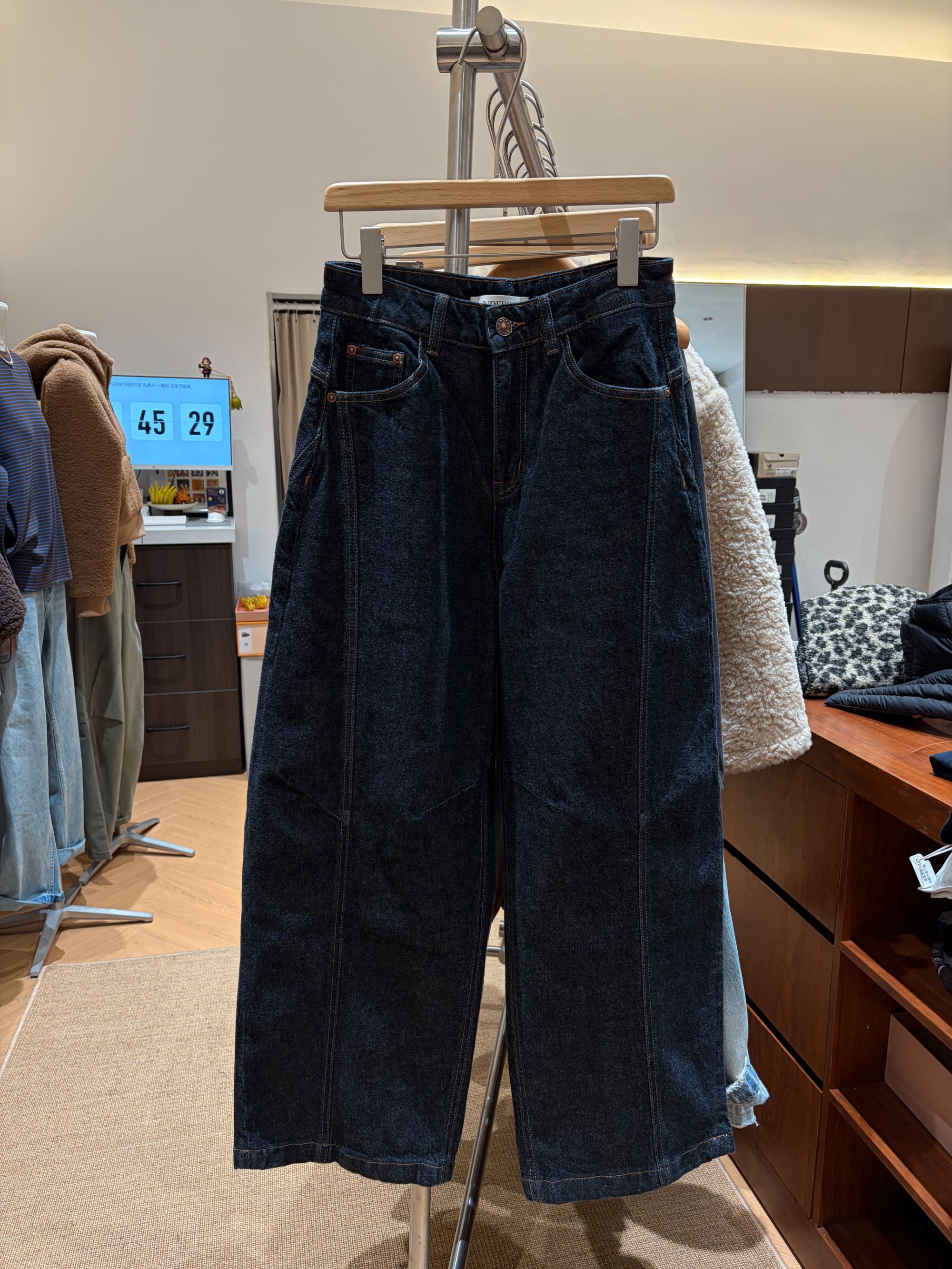 高级四织挺括黑蓝色牛仔裤女