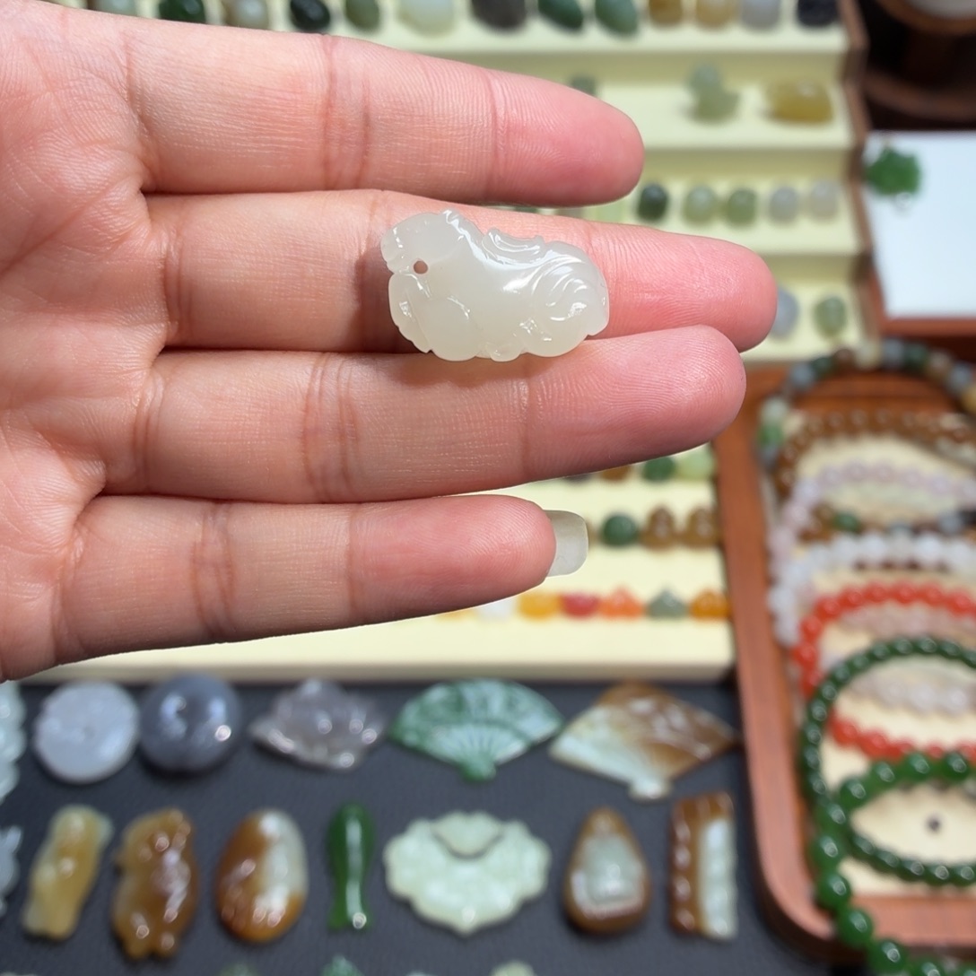 和田玉未镶嵌颈饰