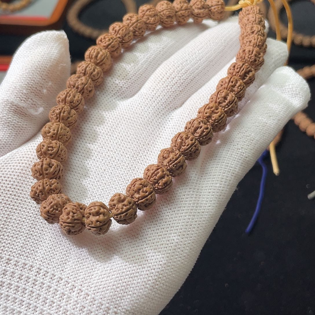 金刚菩提吊坠X****n凹底梅花手串