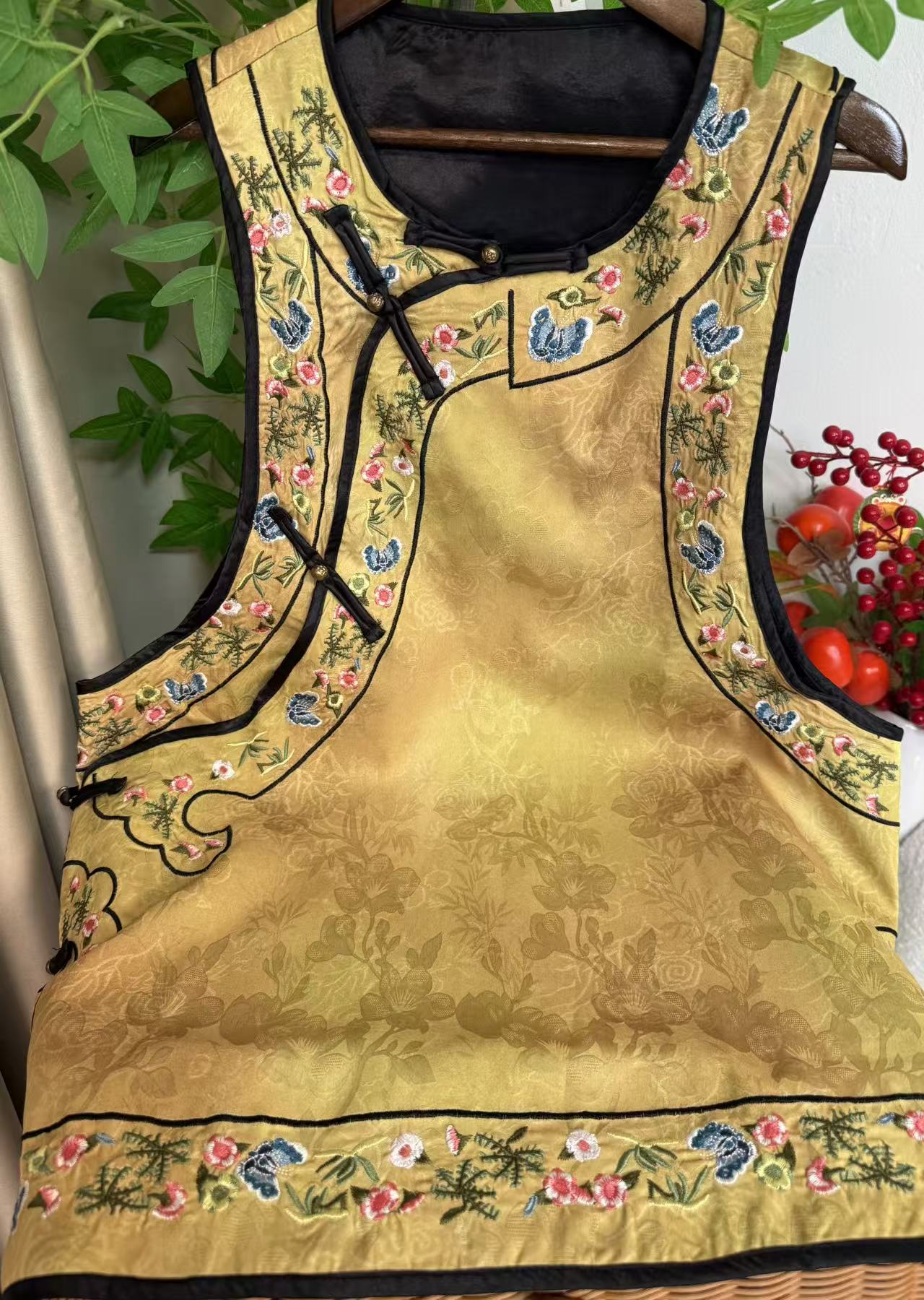 悦季精品（格格服）复古高级刺绣百搭精致马夹