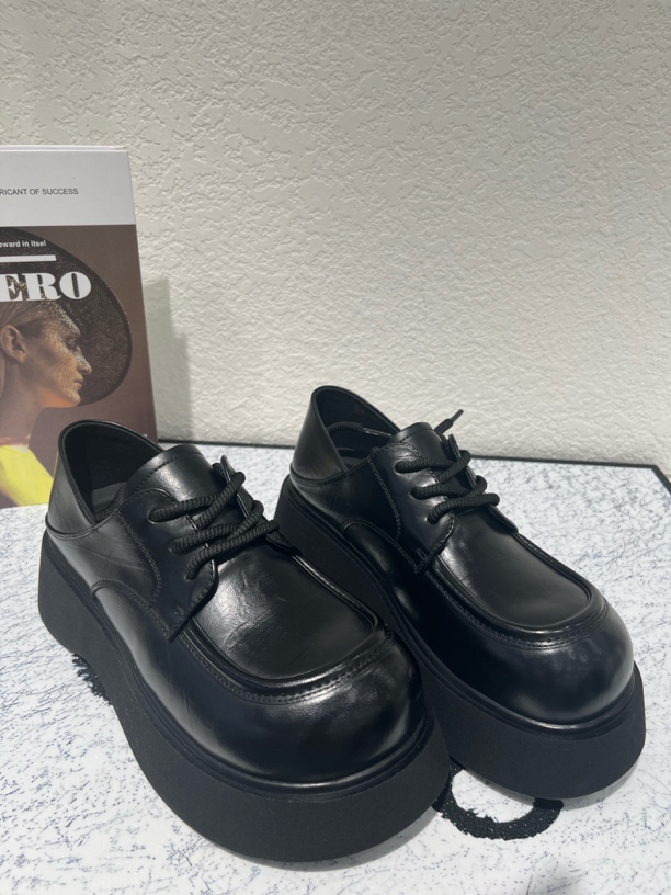 小皮鞋女2025春新款英伦风复古黑色百搭松糕乐福鞋