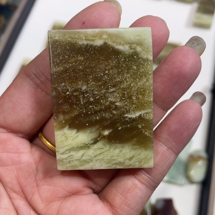 蛇纹石玉未镶嵌天然花玉平安无事牌