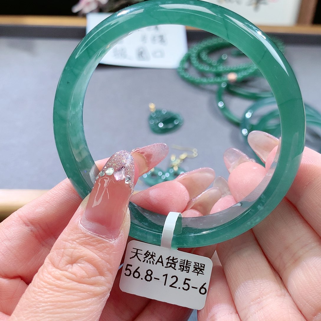 翡翠手镯（圆镯）未镶嵌