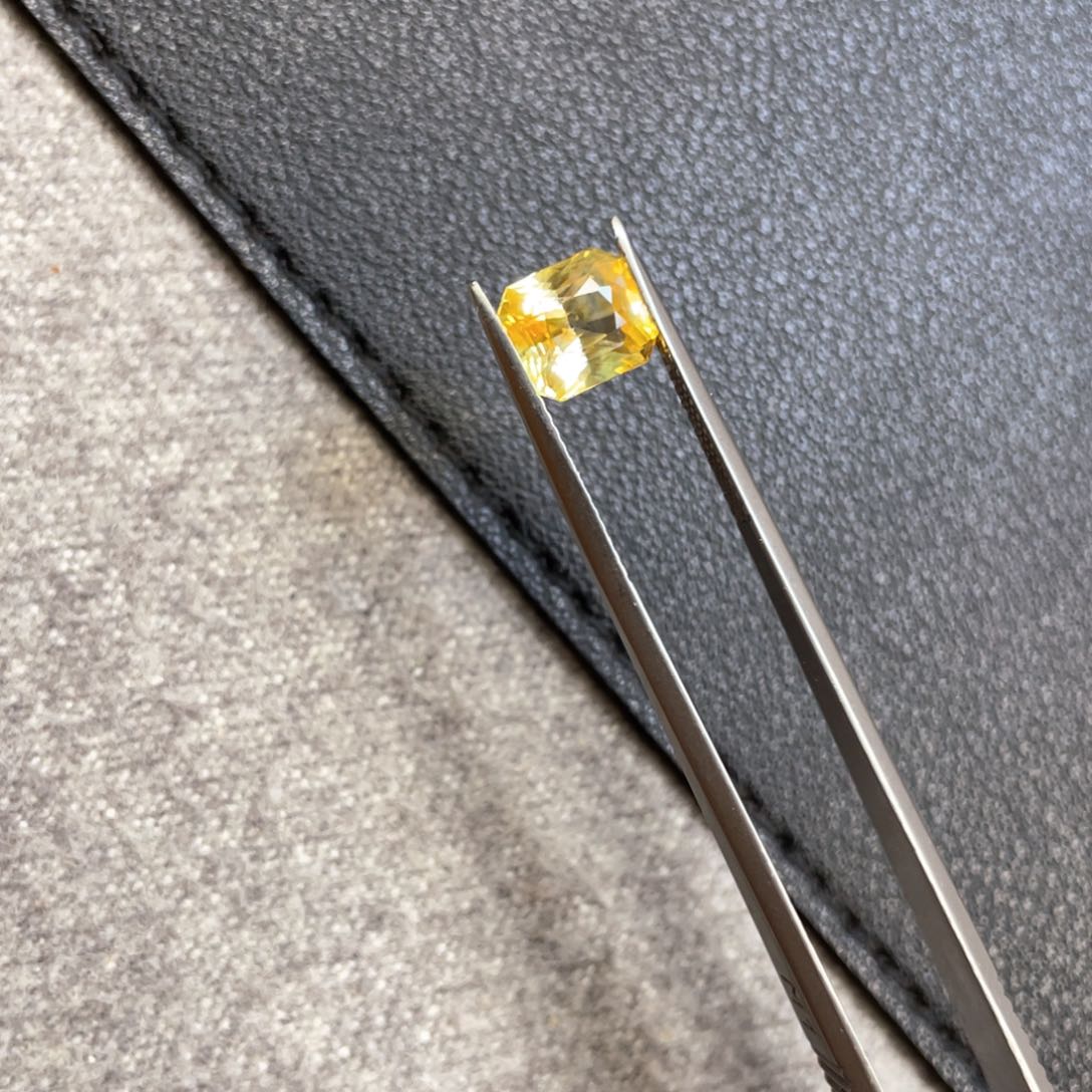 蓝宝石裸石未镶嵌