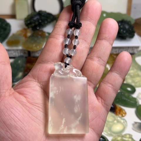 蛇纹石玉颈饰未镶嵌