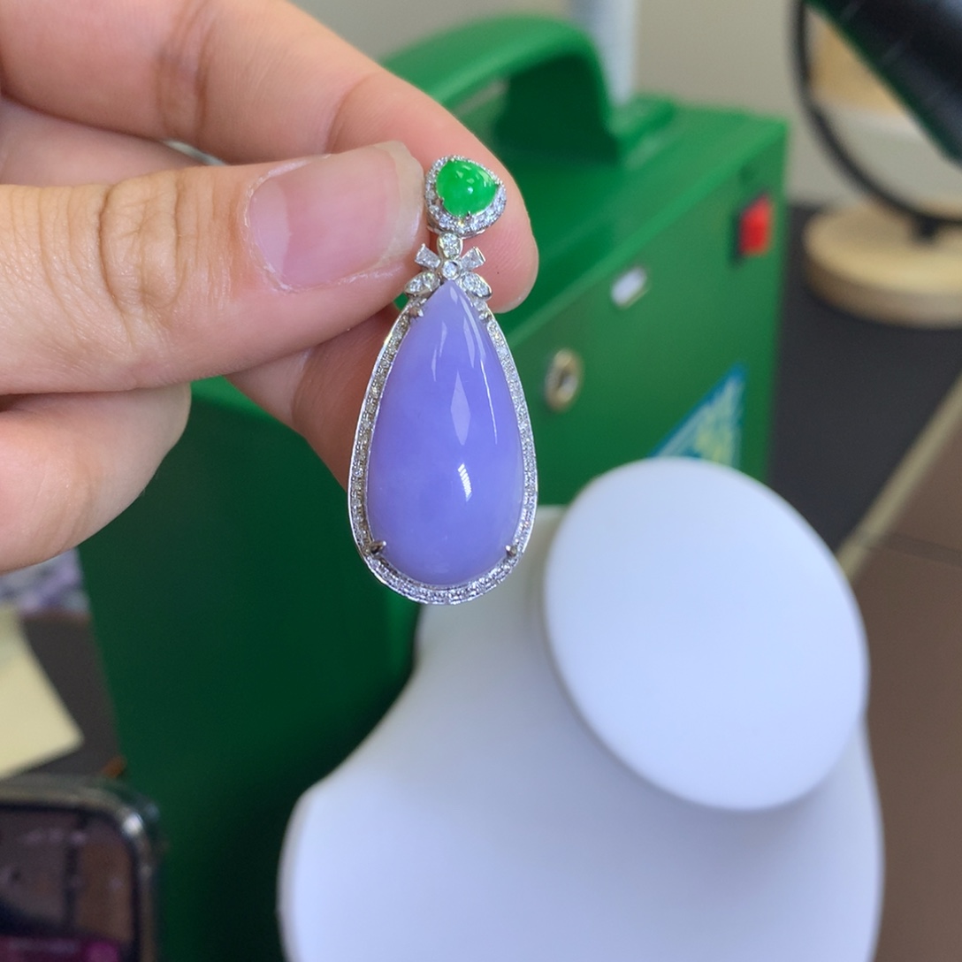 翡翠颈饰18K金镶嵌翡翠