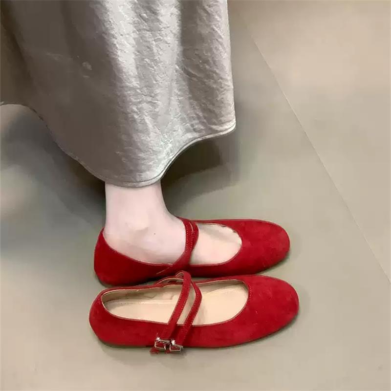 2026新年红复古绒面气质浅口平底单鞋春新款百搭一字扣带玛丽珍鞋