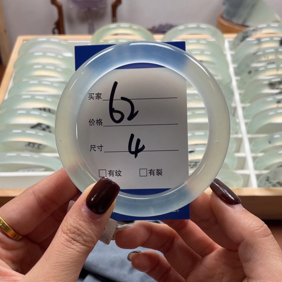 熬***军蛇纹石玉未镶嵌手镯