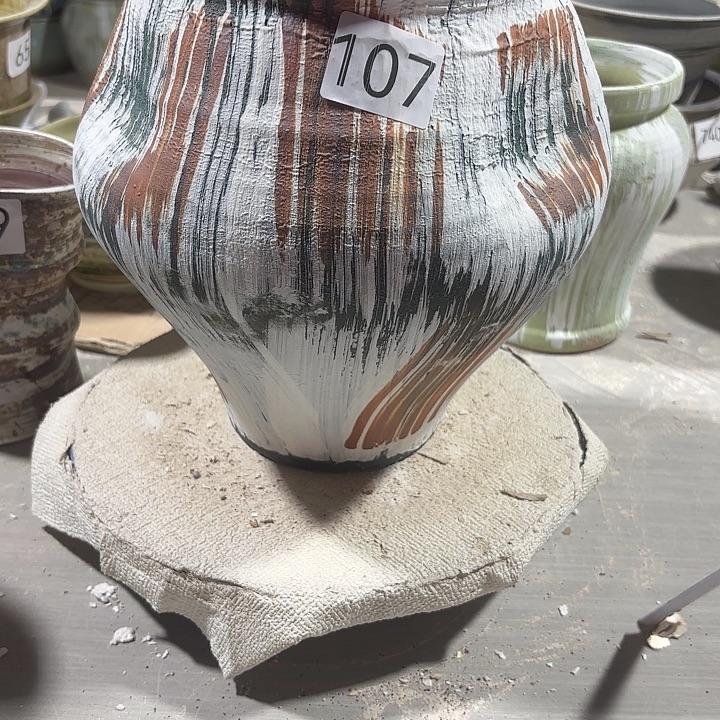 陶摆件高26，口15，瑕疵处理，107，有孔