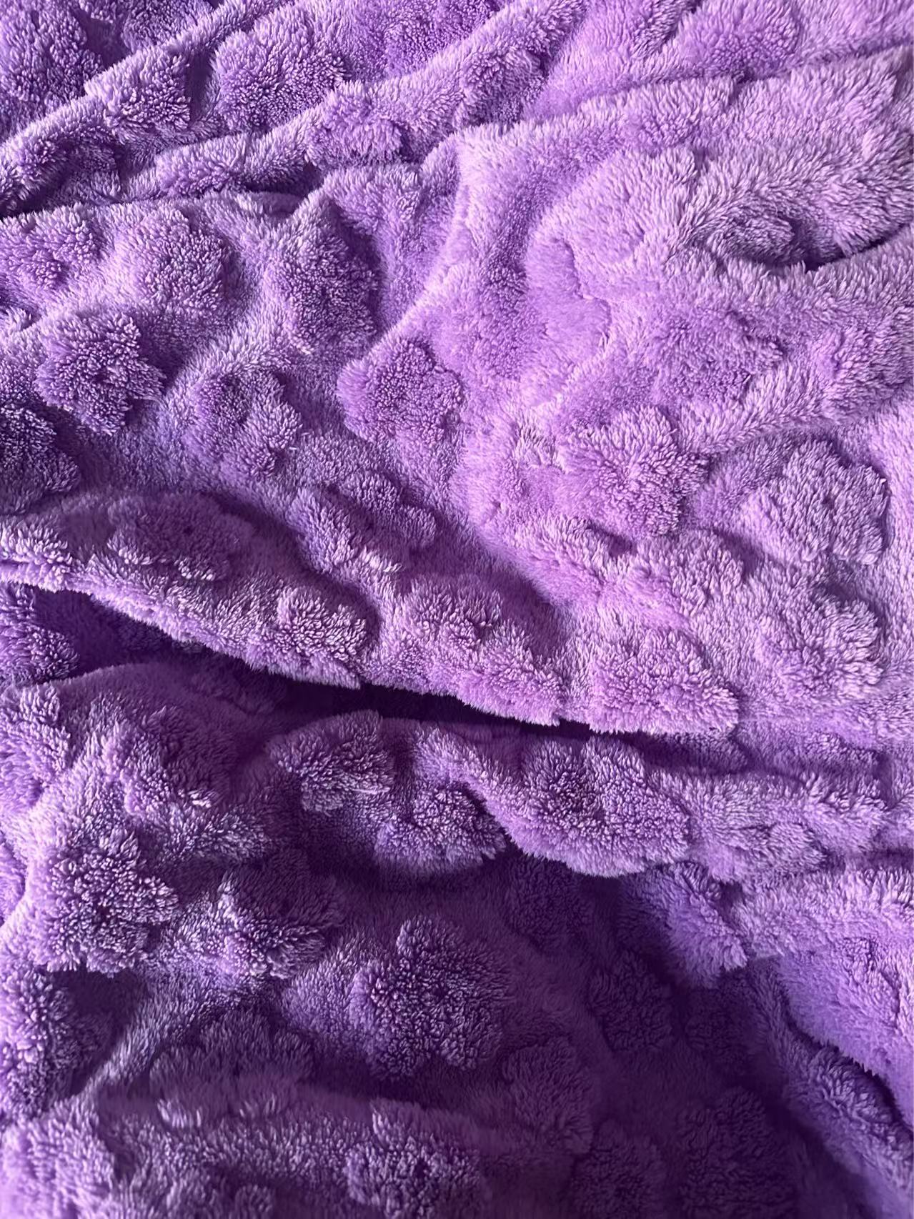 紫色提花纹牛奶绒毛毯