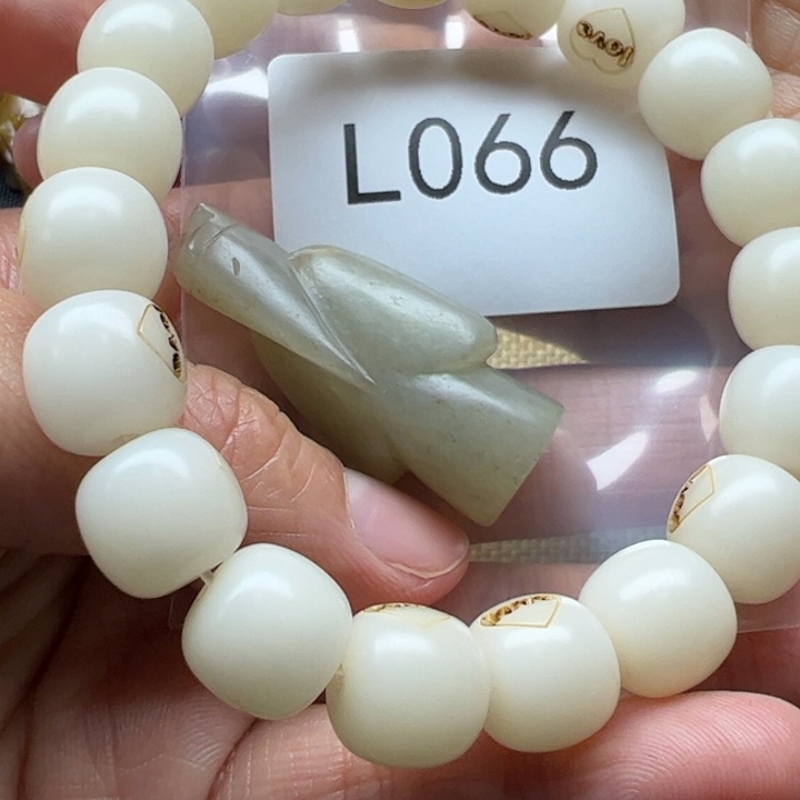 菩提根/象牙果吊坠玉**缘