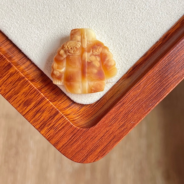 天然琥珀蜜蜡可爱小熊羽绒服 