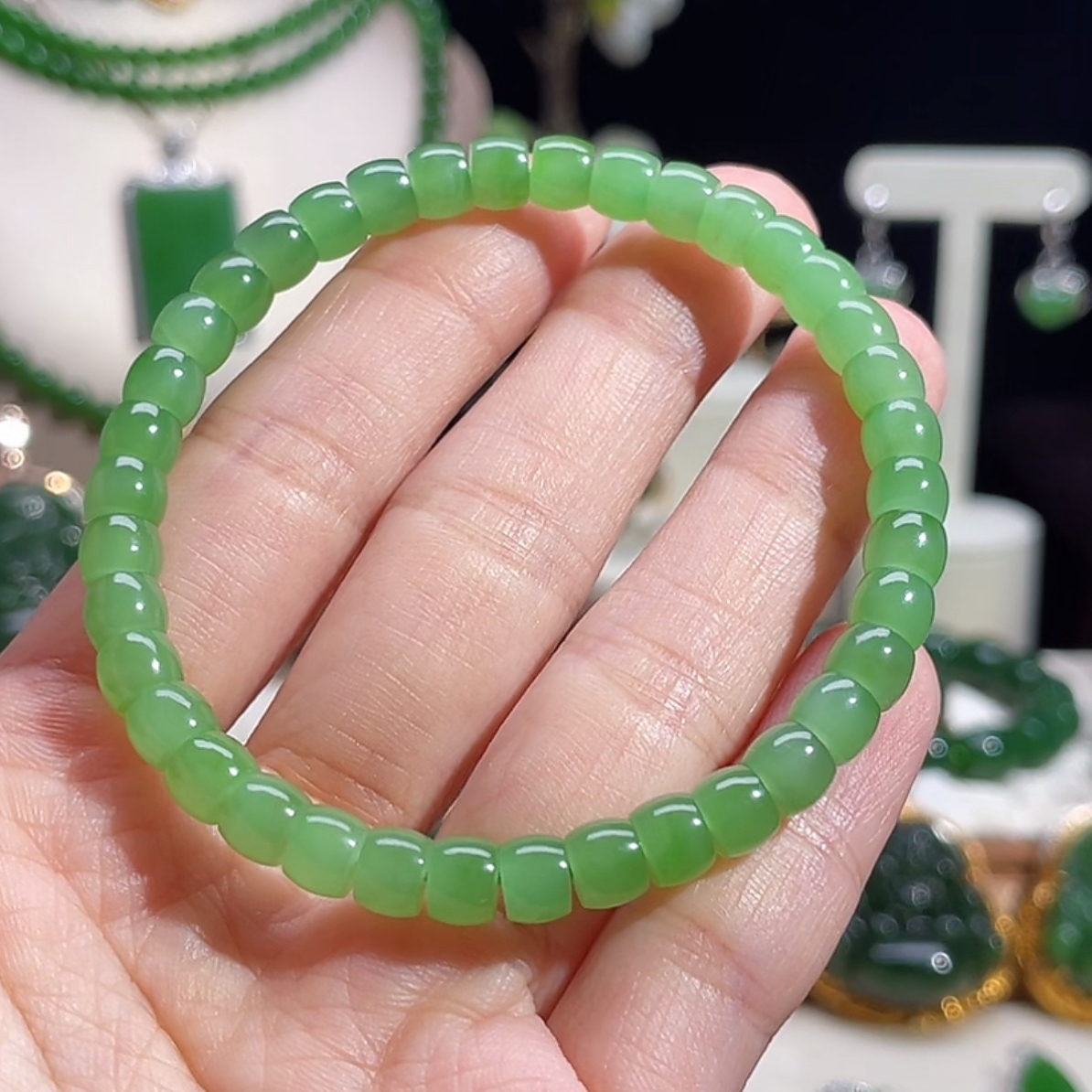 和田玉碧玉苹果绿翠色老型手串
