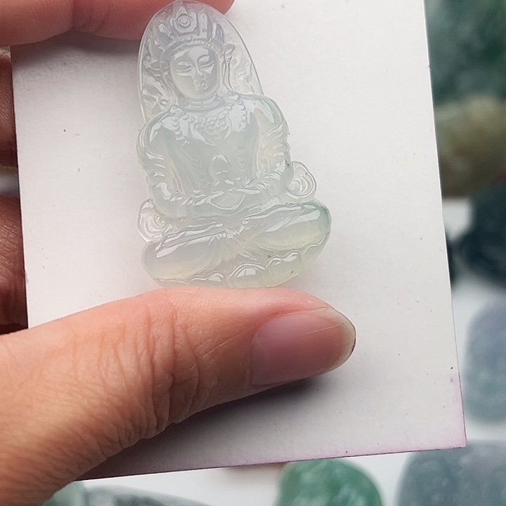 翡翠未镶嵌颈饰渡母