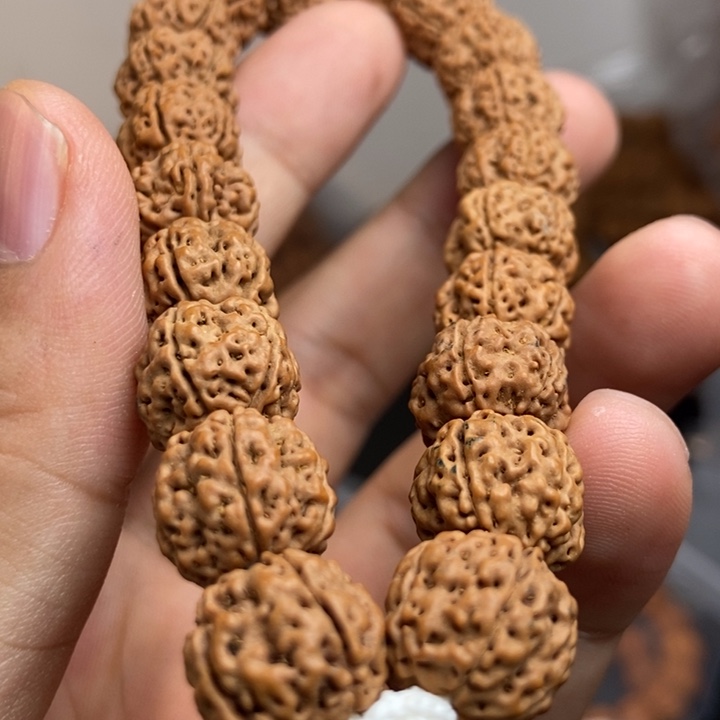 橄榄核吊坠不是因为自己喜欢