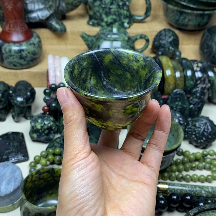 T***a蛇纹石玉未镶嵌项链茶杯