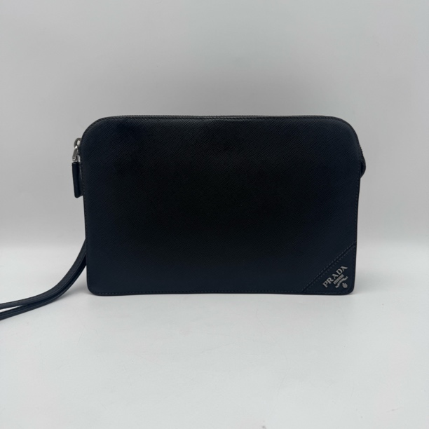 95新 Prada/普拉达 97新黑色十字纹手拿包/男士2770