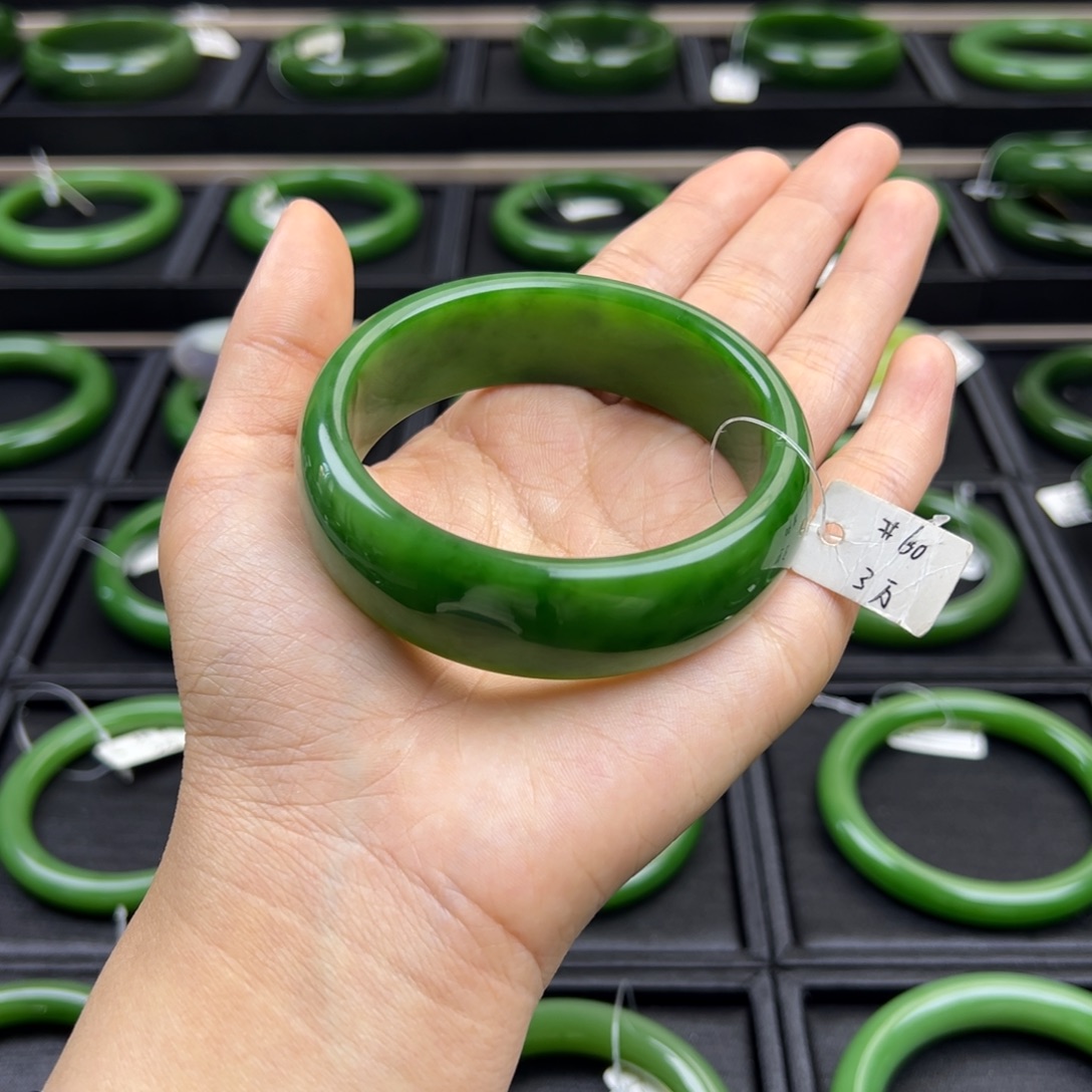 和田玉（碧玉）未镶嵌手镯