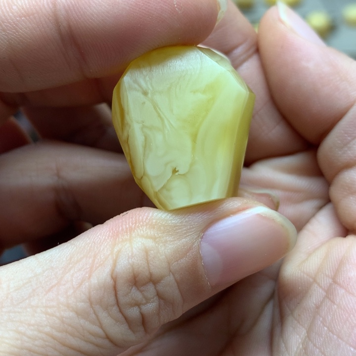 未镶嵌定制琥珀富****材蜜蜡工坊原石定制