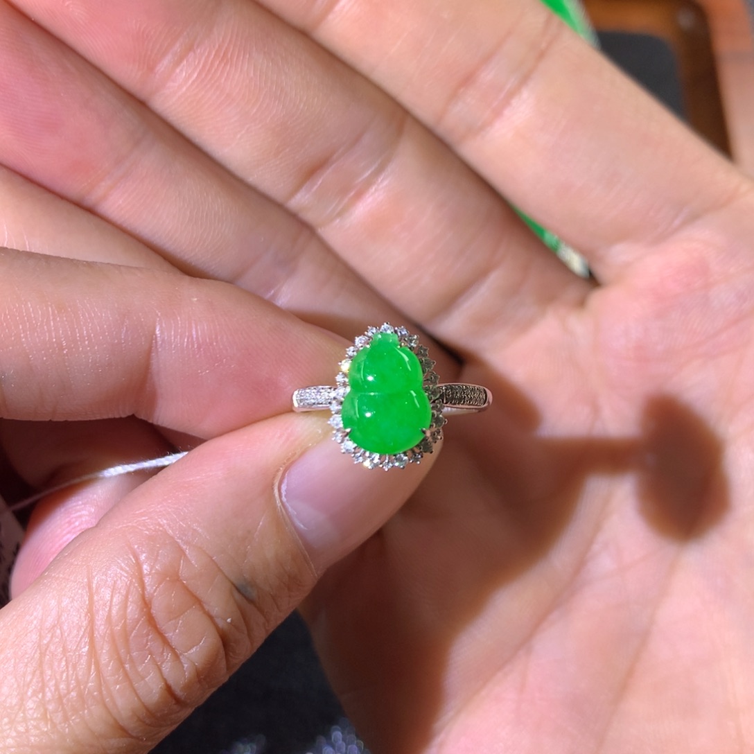 翡翠18K金镶嵌戒指翡翠