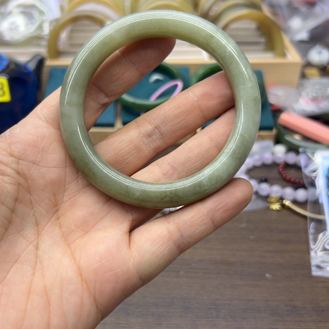 和田玉未镶嵌手镯59,2圈围304