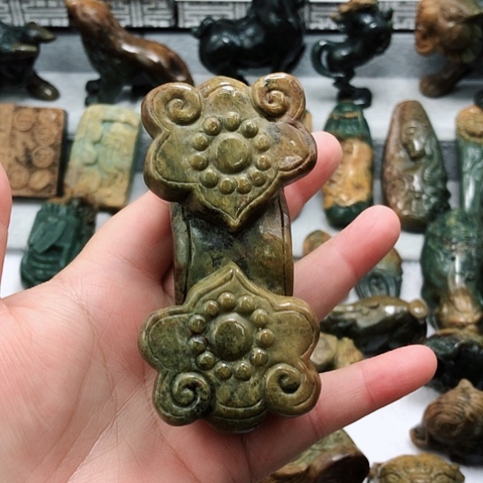 岫岩河磨玉（透闪石质玉）未镶嵌把件