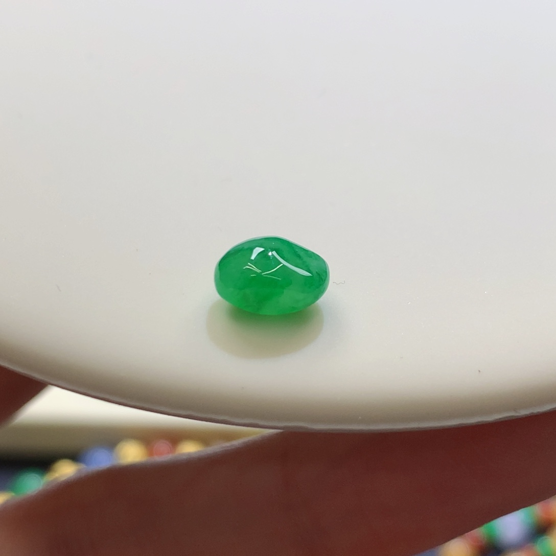 定制翡翠未镶嵌 毛货抛光定制 阳绿带飘彩随形