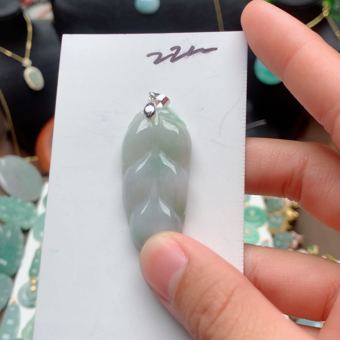 翡翠颈饰合金吊坠