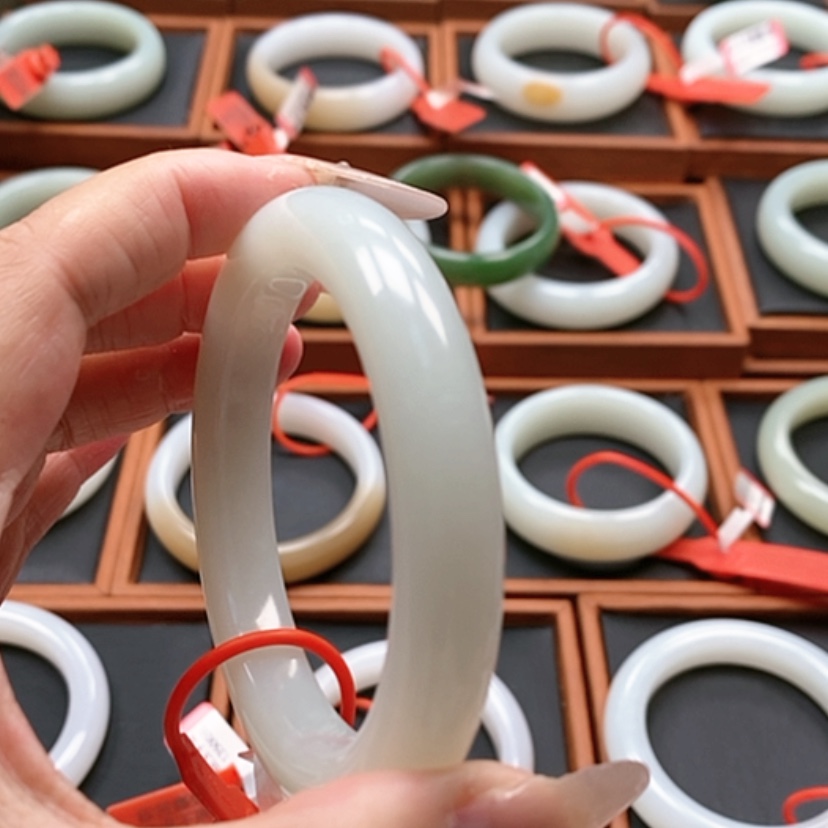 【闪购商品】未镶嵌手镯和田玉