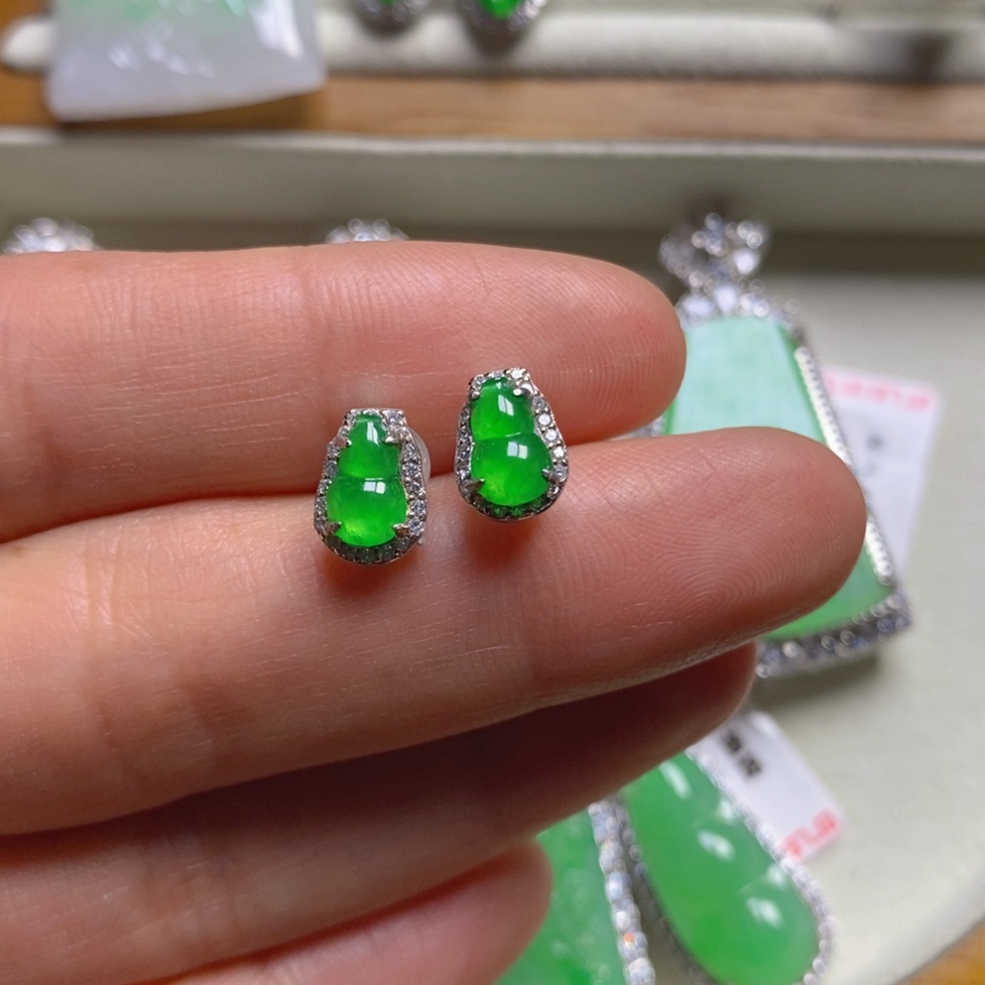 翡翠颈饰银S925镶嵌葫芦耳钉