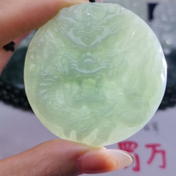 翡翠颈饰未镶嵌天然的A货翡翠