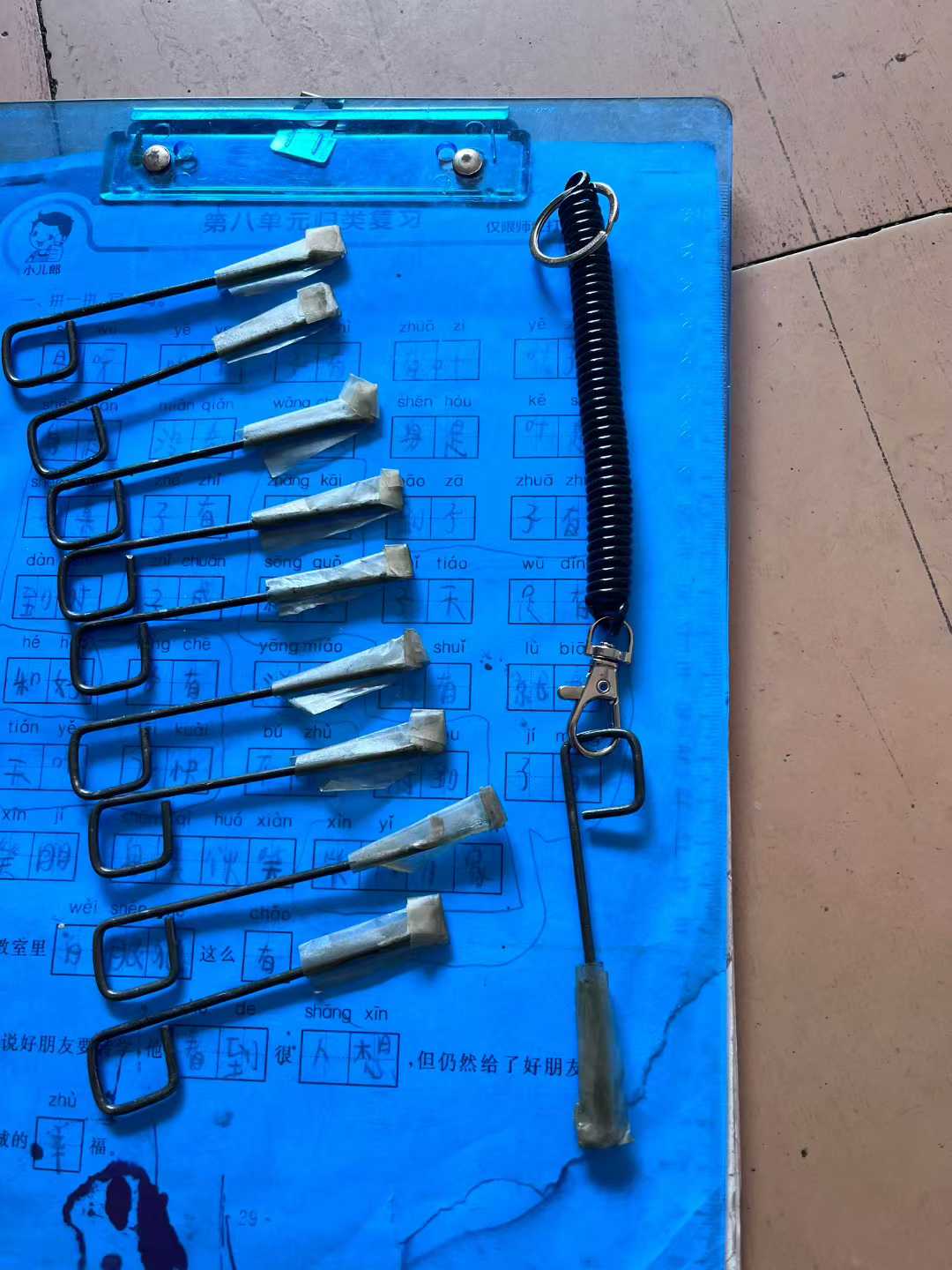 弹力绳加10把钩刀 取鱼神器   操作简单