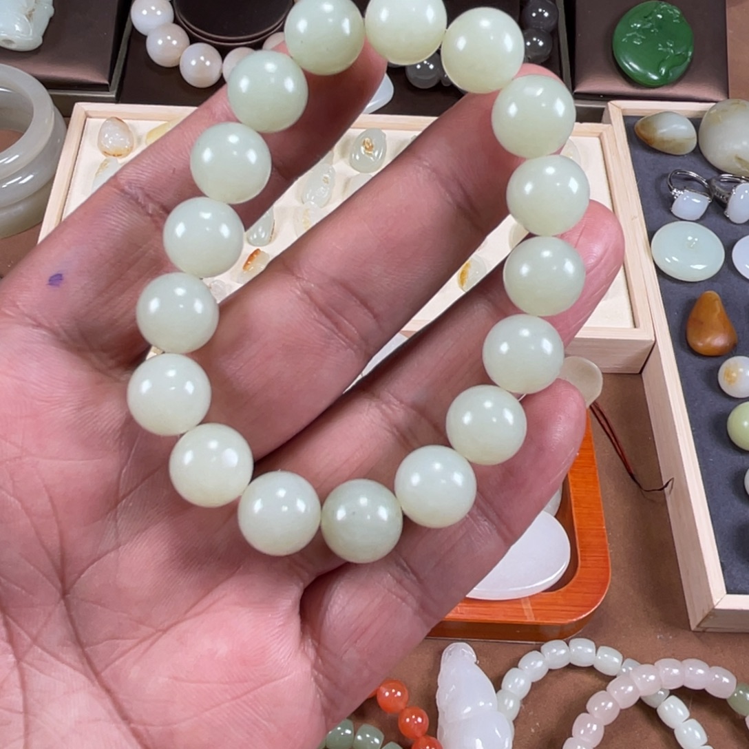 和田玉未镶嵌手串