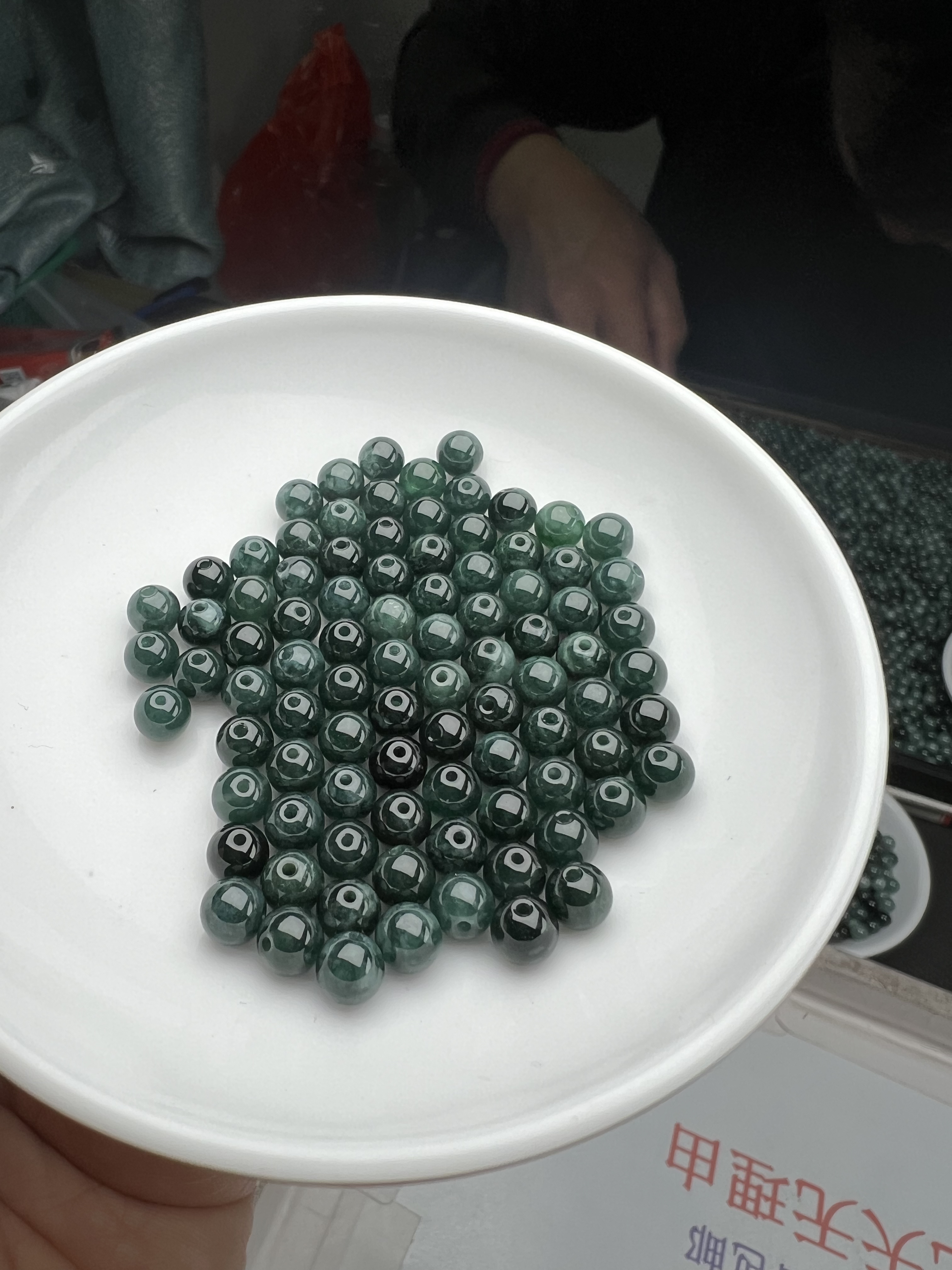 天然翡翠a货，湖水蓝0580，尺寸约5.8mm,散珠100颗=60手工编织单圈