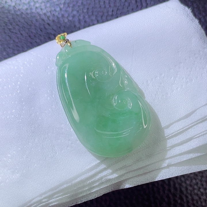 翡翠颈饰18K金镶嵌翡翠