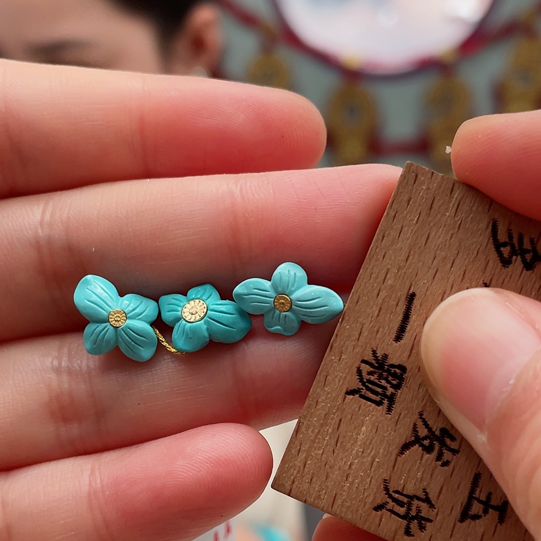 绿松石颈饰未镶嵌