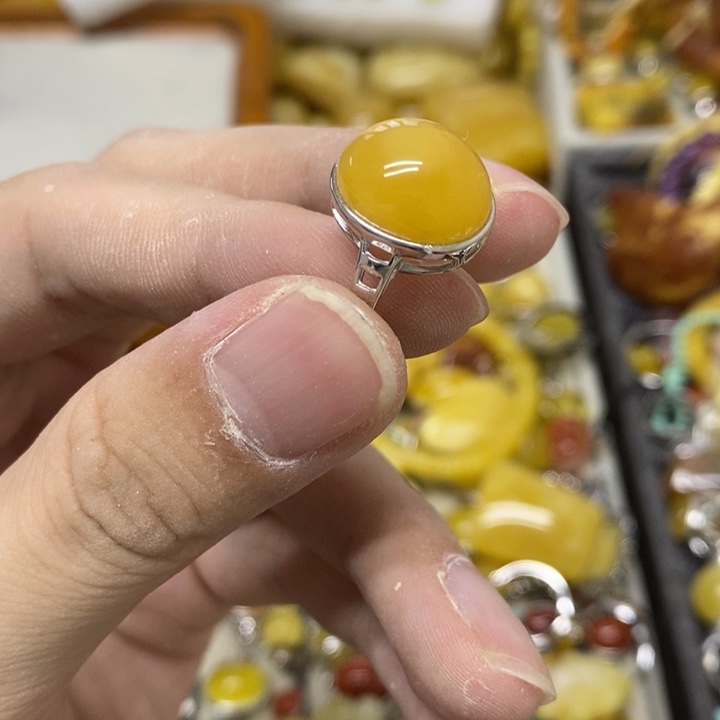 银S925镶嵌蜜蜡裸石戒指