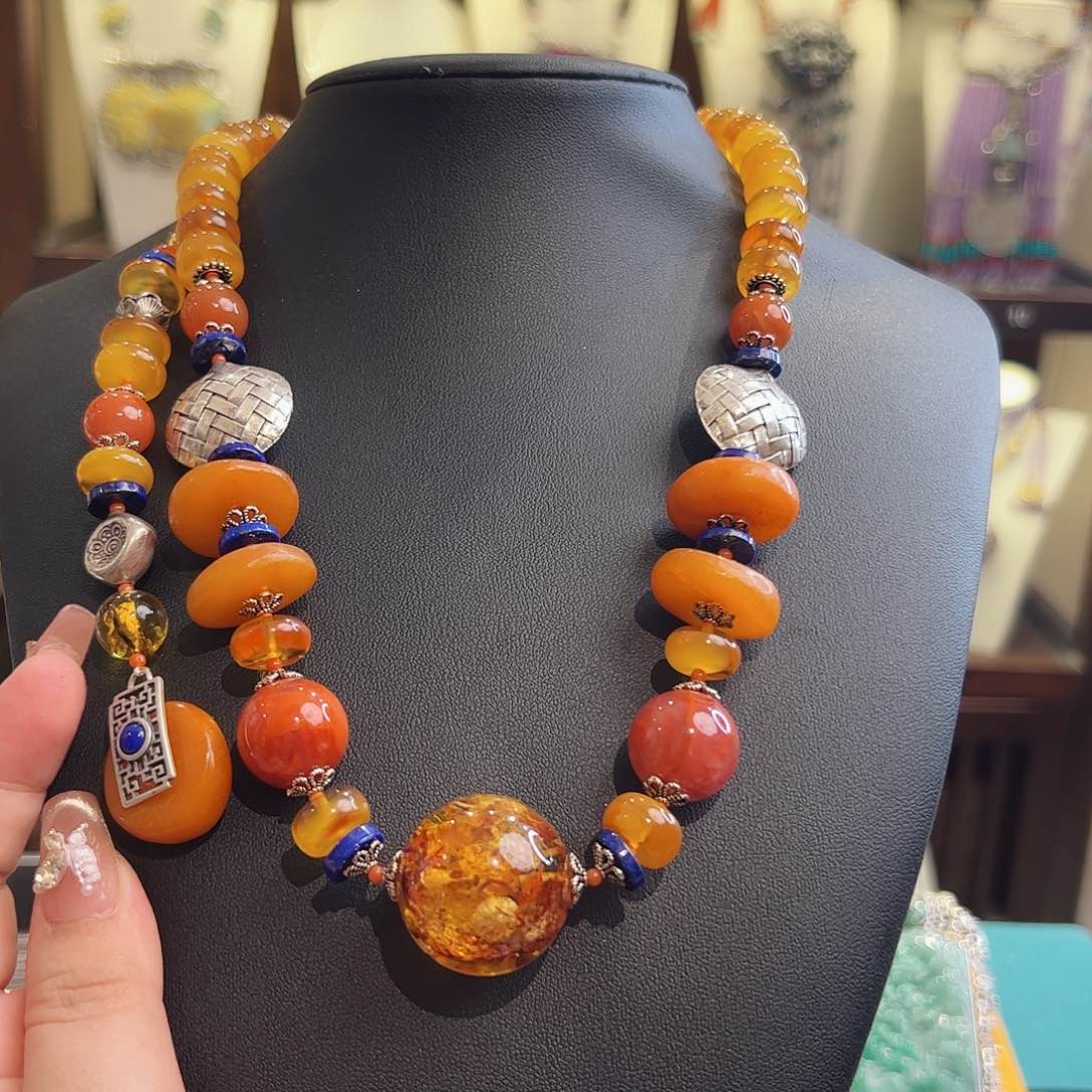 琥珀颈饰未镶嵌古风